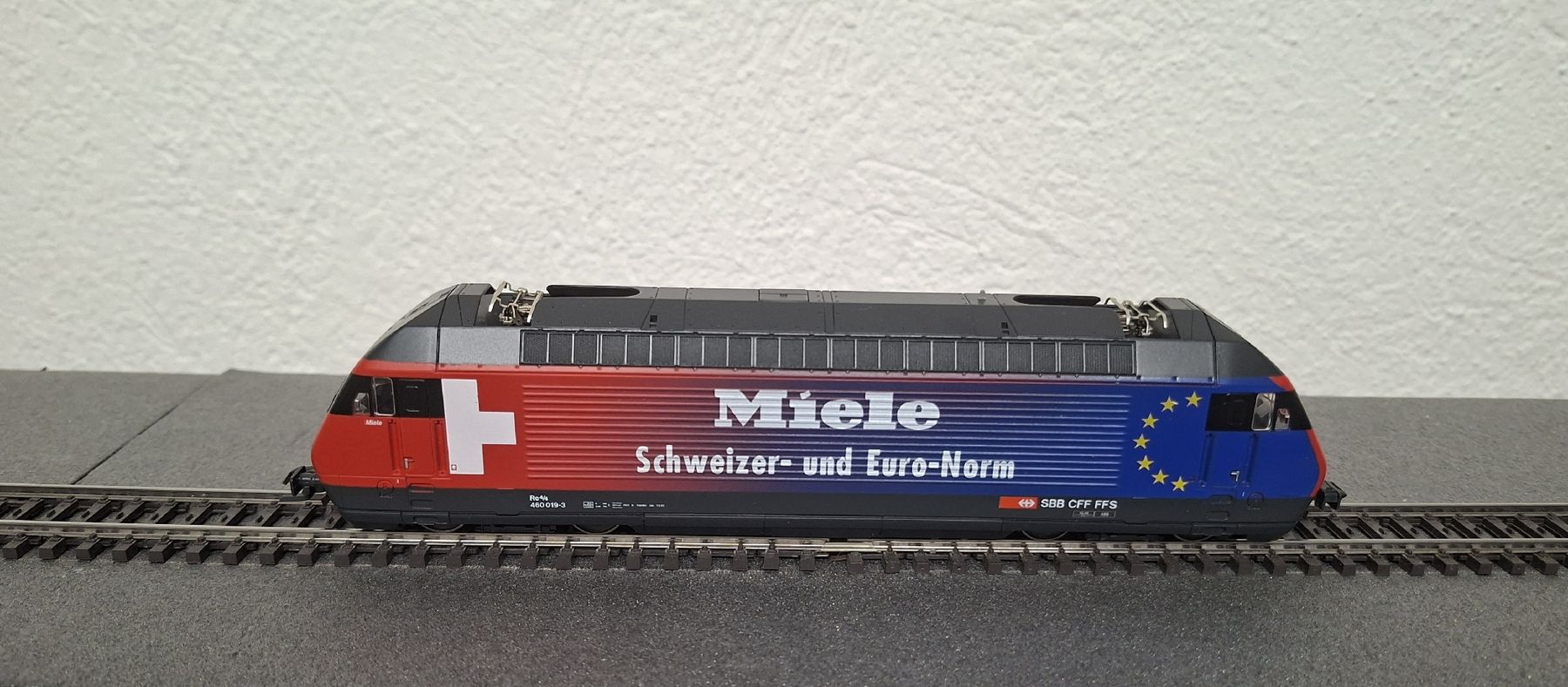 Roco Modellini di ferrovie: Re 460 Miele – Usato da Hinwil venduto da Bjoerns