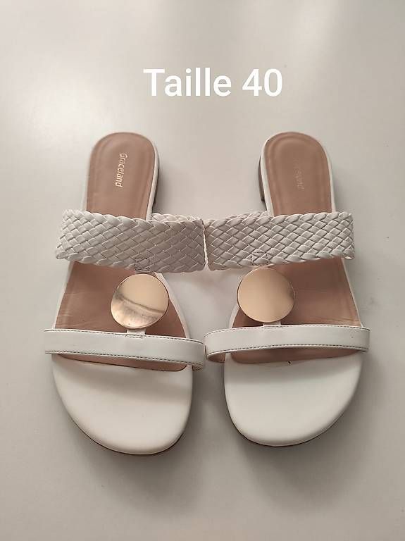 Chaussures femmes: Sandales blanches – D'occasion à Yverdon-les-Bains par Cadocouches.ch