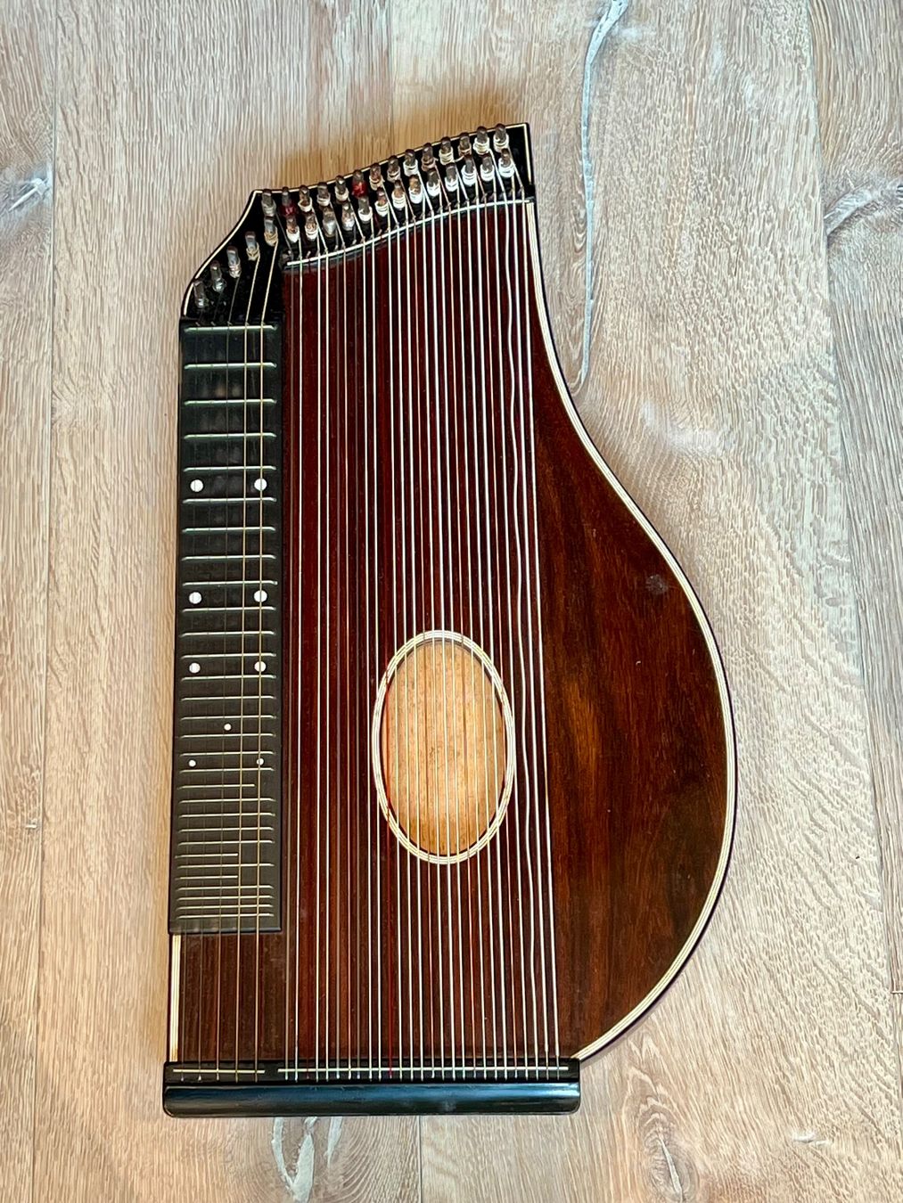 Musikinstrumente: Schöne antike Zither mit intaktem Koffer – Gebraucht aus Baar von Rmedicus