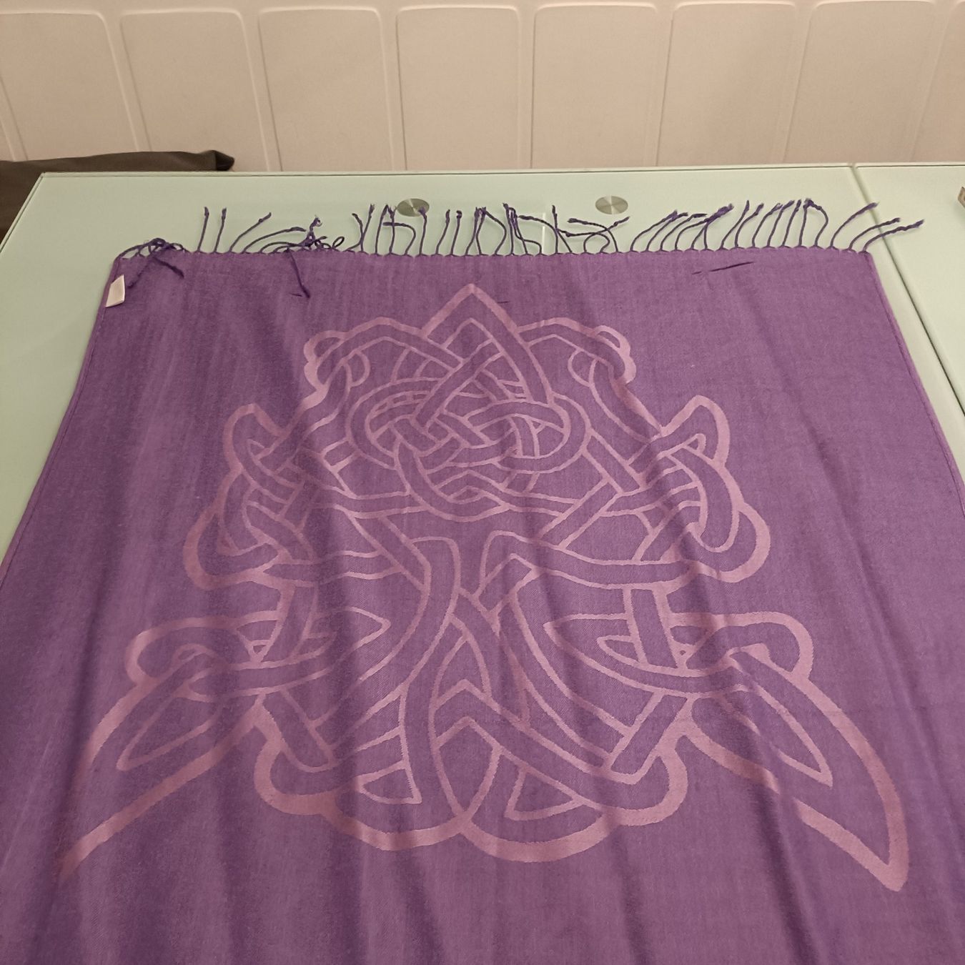 Foulard & Sciarpe: Lilafarbener Schal mit keltischem Muster – Nuovo (secondo la descrizione) da Sitterdorf venduto da imsis 5