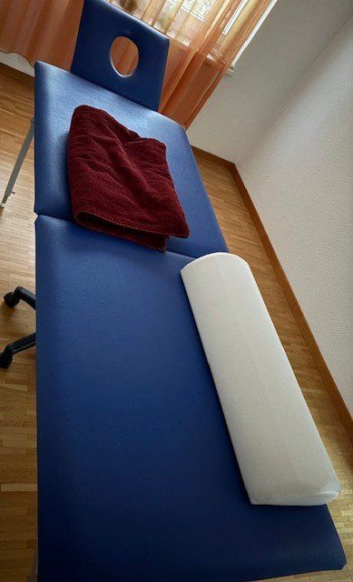 Lettini & sedie per cosmetici: blaue Massageliege – Nuovo (secondo la descrizione) da Würenlingen venduto da Delfinli1 1