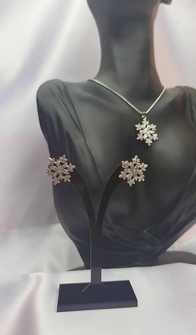 Altri gioielli: NEUE Schmuck Set mit Schneeflocken – Nuovo e nell'imballaggio originale da Hellbühl venduto da d.d.d.125