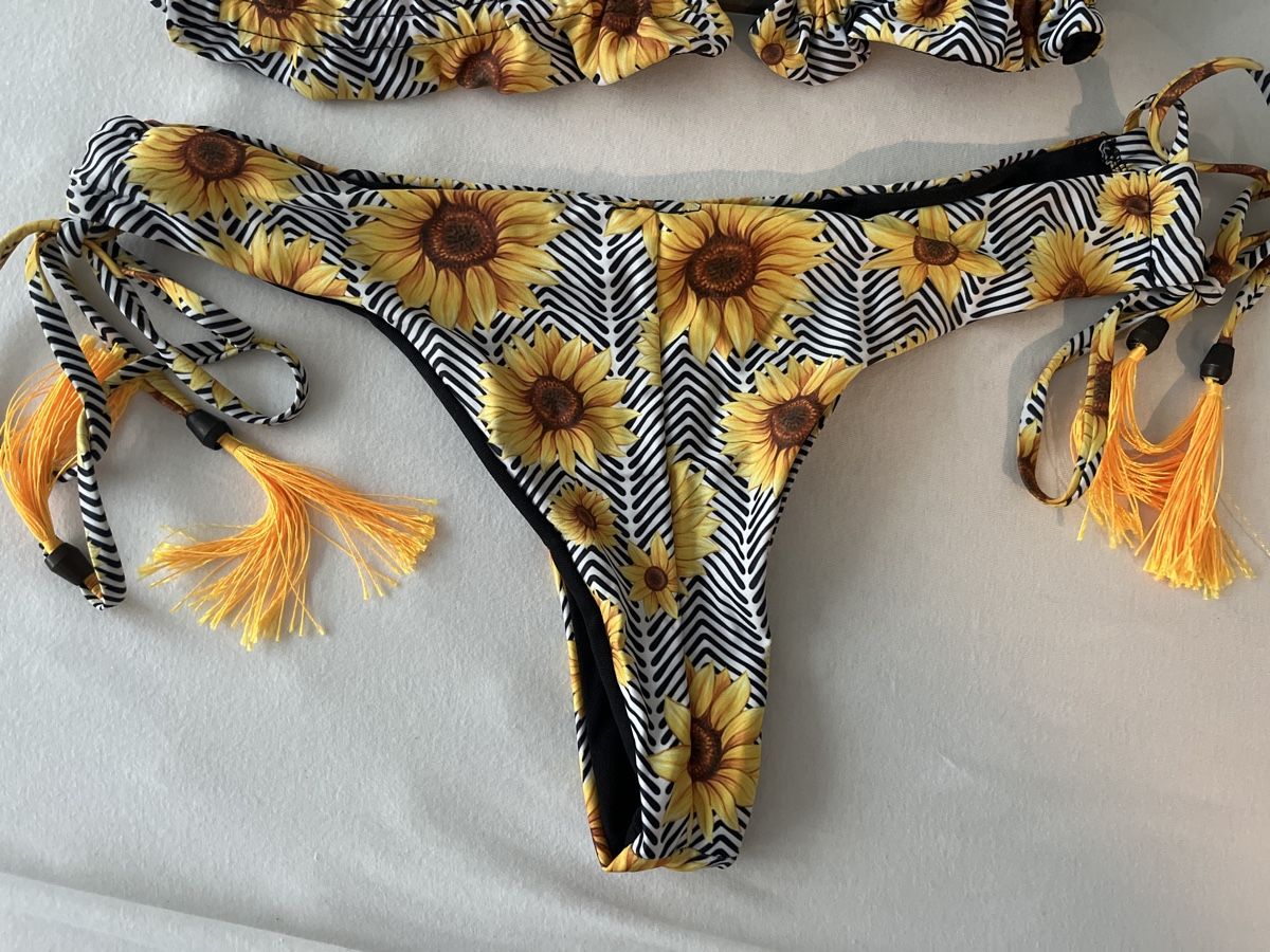 Costumi da bagno & Bikini: Sommerlicher Bikini mit Sonnenblumen Muster, Grösse M – Usato da Emmenbrücke venduto da zak_5wtm 2