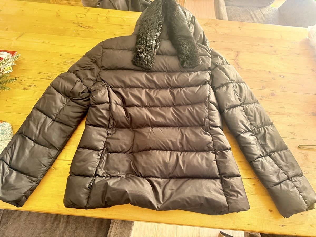 Moncler Giacche: Doudoune veste  Moncler  taille 4 parfait état – Usato da Collombey venduto da canny76 1