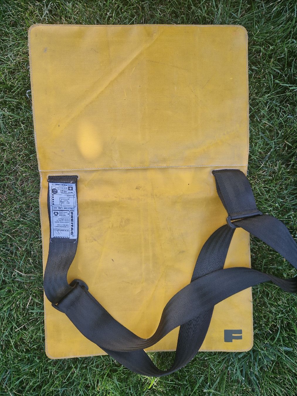 Freitag Taschen: Freitag Tasche Willy gelb – Gebraucht aus Wichtrach von pri_hjg8 3