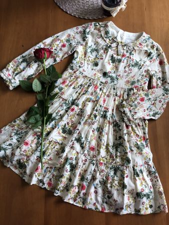 ZARA  Kleidchen, Grösse 128 Blumenmuster