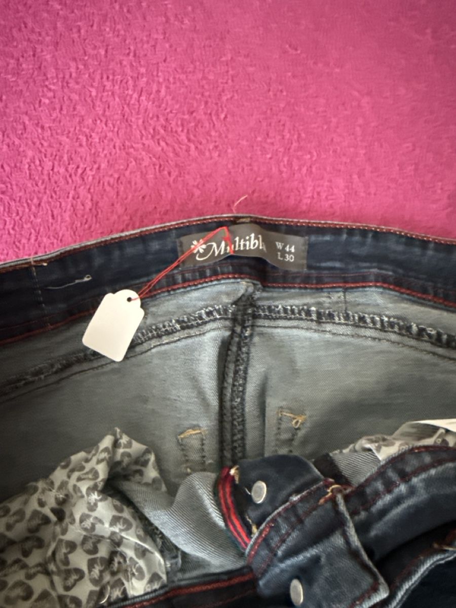 Jeans: Jean Multiblu bleu usé W44 L30 bon état – Usato da Courtételle venduto da ann_57c2 2
