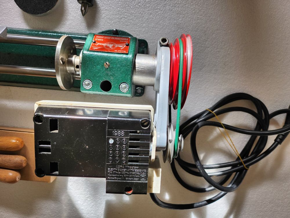 EMCO UNIMAT DRECHSEL MASCHINE mit ZUBEHÖR, LANGE FÜHRUNGEN. (Gebraucht ...