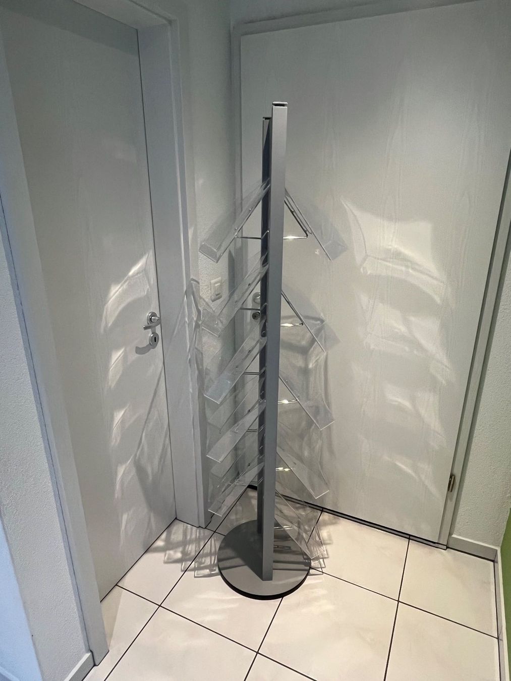 Altro per la casa: A4 Prospektständer Silber – Usato da Wolhusen venduto da ram_mvr6 2
