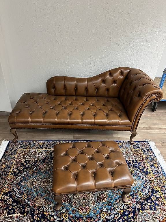 Liegen & Liegestühle: Liege Chesterfield mit Pouf  – Gebraucht aus Zug von sol_2cgs
