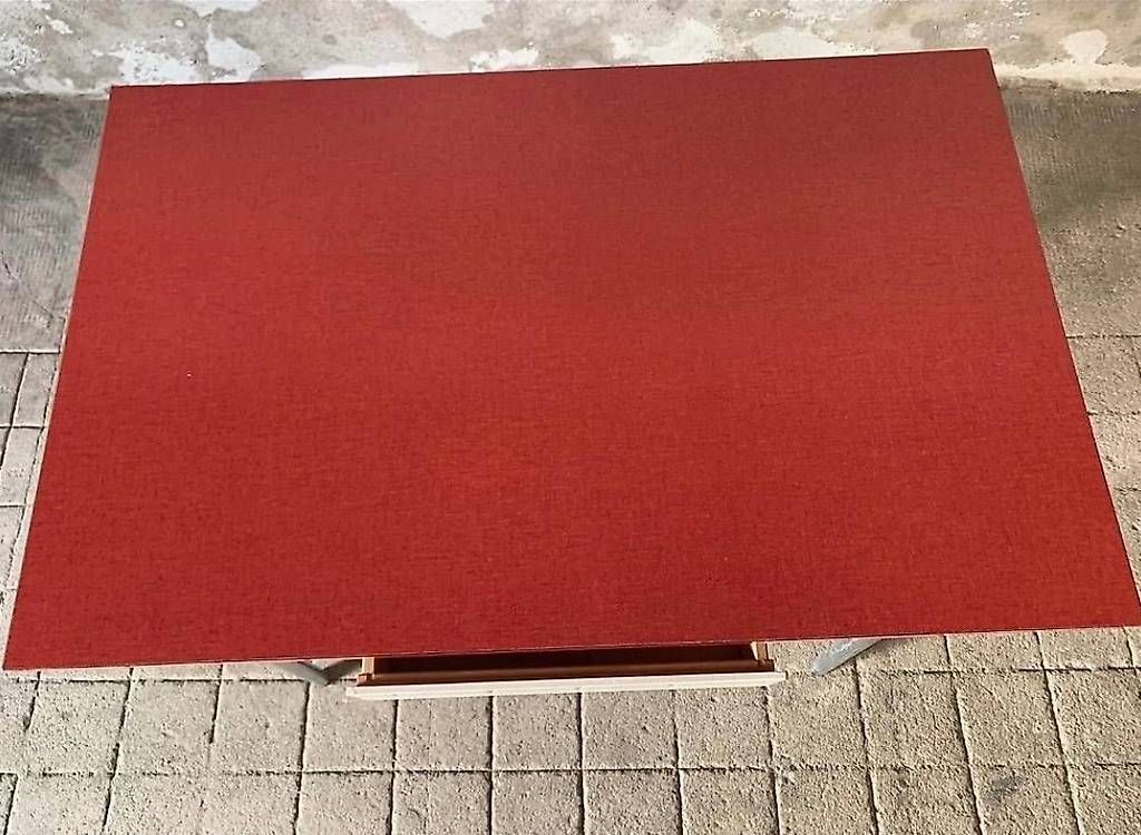 Tischgruppe: Table, 2 chaises et 2 tabourets en Formica rouge – Gebraucht aus Colombier NE von nat_k5wg 2