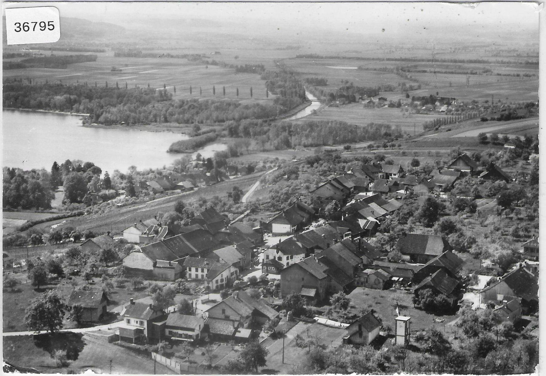 Cartoline postali: Vallamand - Vue aerienne – Usato da Ettingen venduto da Kartenplanet