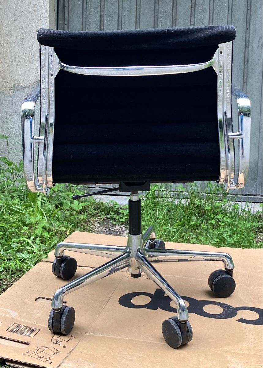 Eames Sedie: Original Eames Chair – Usato da Mürren venduto da Ne-le 2