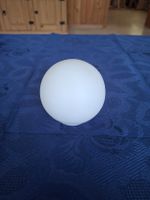 Milchglas kugelförmiges Lämpchen, wechselt die Farbe