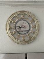 Dekorative Wanduhr im Vintage-/Landhausstil
