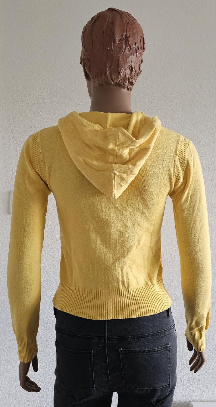 Mango Giacche: Mango Damen Strickjacke mit Kapuze Grösse M – Usato da Basel venduto da Allerlei-Basel 1