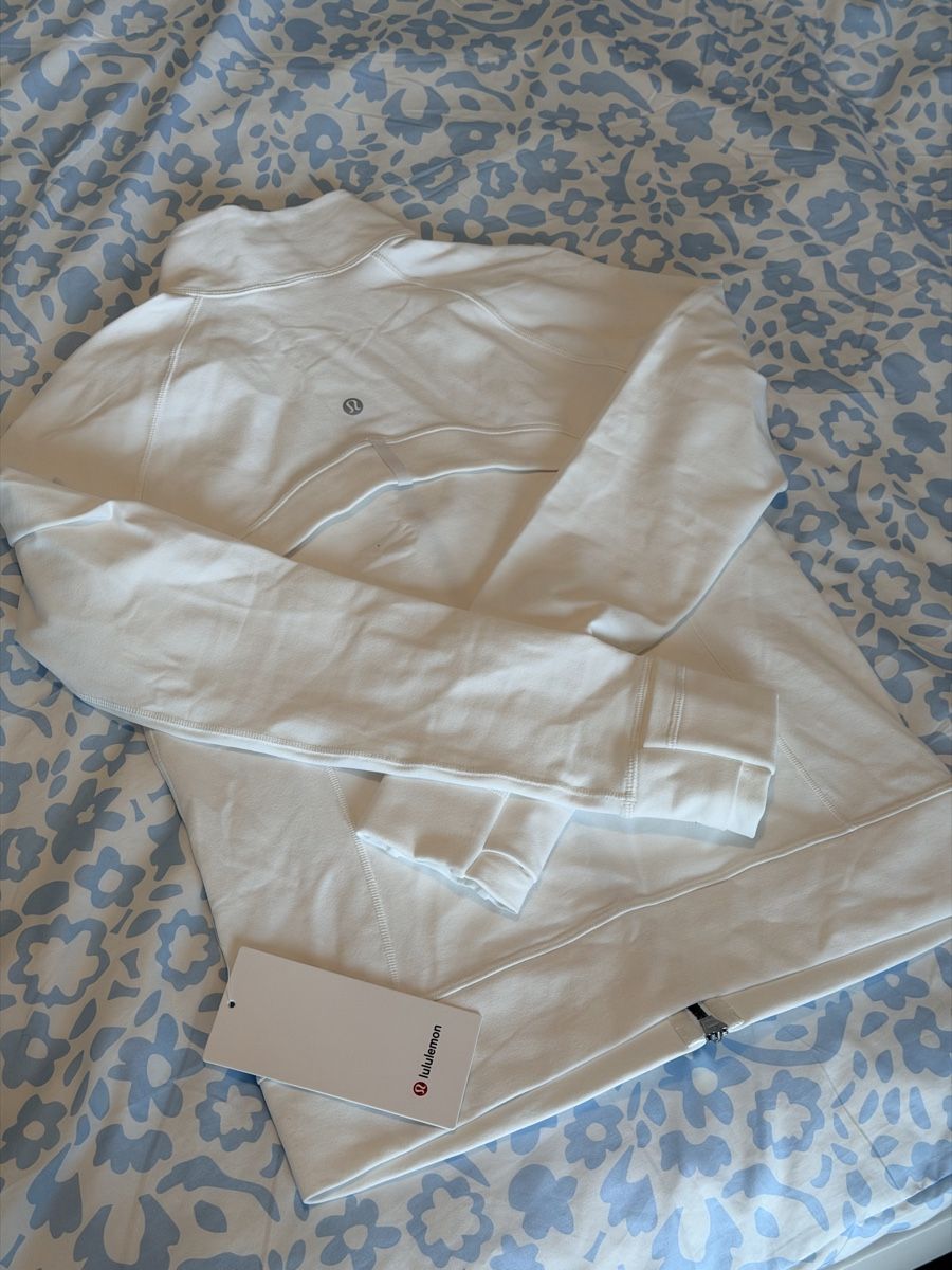 Lululemon Vestes: NEW BNWT lululemon Define Track Jacket Luon -size4 – Neuf (Voir description) à Regensdorf par Let-me-win-please 4