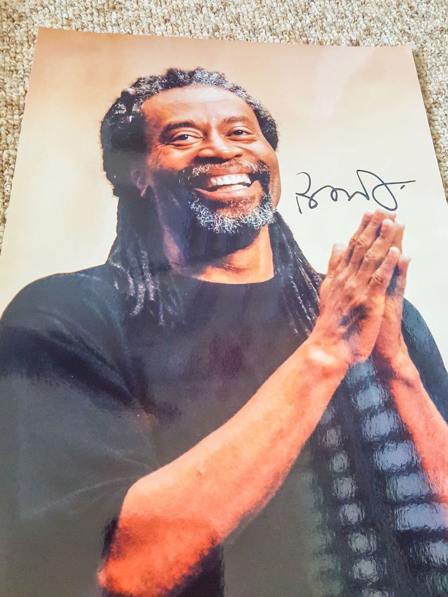 Autografi: Bobby McFerrin - Autogramm auf Foto – Usato da Kaisten venduto da Simpsons4