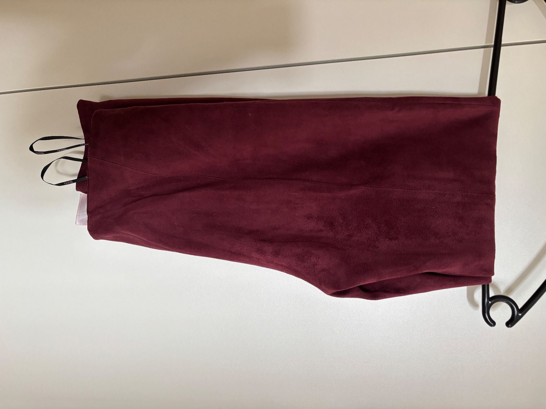 Guess Leggings: Guess Wildleder Leggings / Hose – Usato da Winznau venduto da Lauralavera1 2