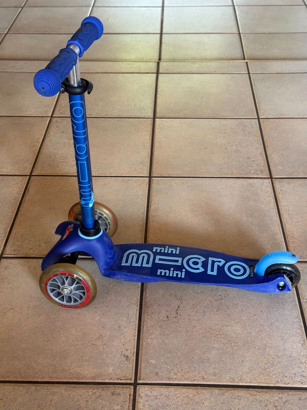 Micro Kickboard: Micro Mini Scooter - Bleu – Usato da La Neuveville venduto da Bernie00 2