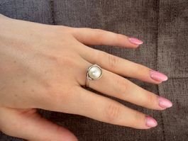 Eleganter Silberring mit echter Perle