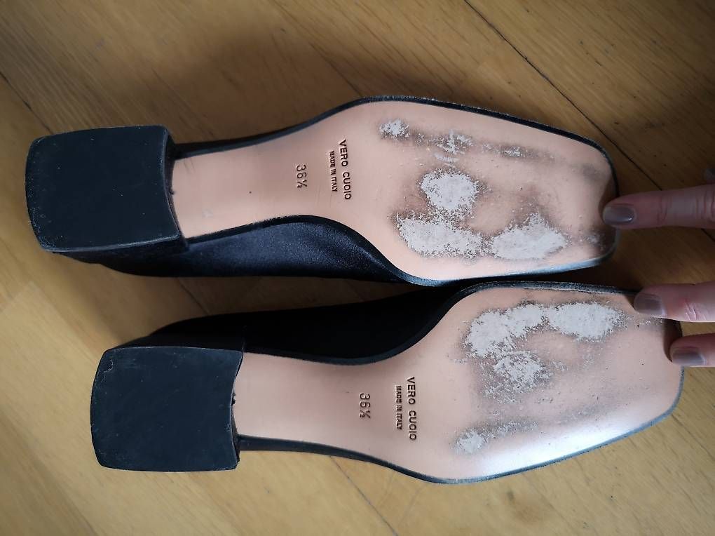 Scarpe da donna: Schwarze Samt /Satin Pumps – Usato da Rüschlikon venduto da Sanna06 3