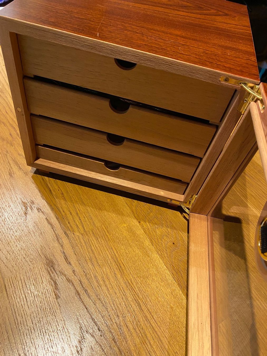 Humidor per sigari: Humidor mit alte Zigarren – Usato da Bösingen venduto da Trigusik 3