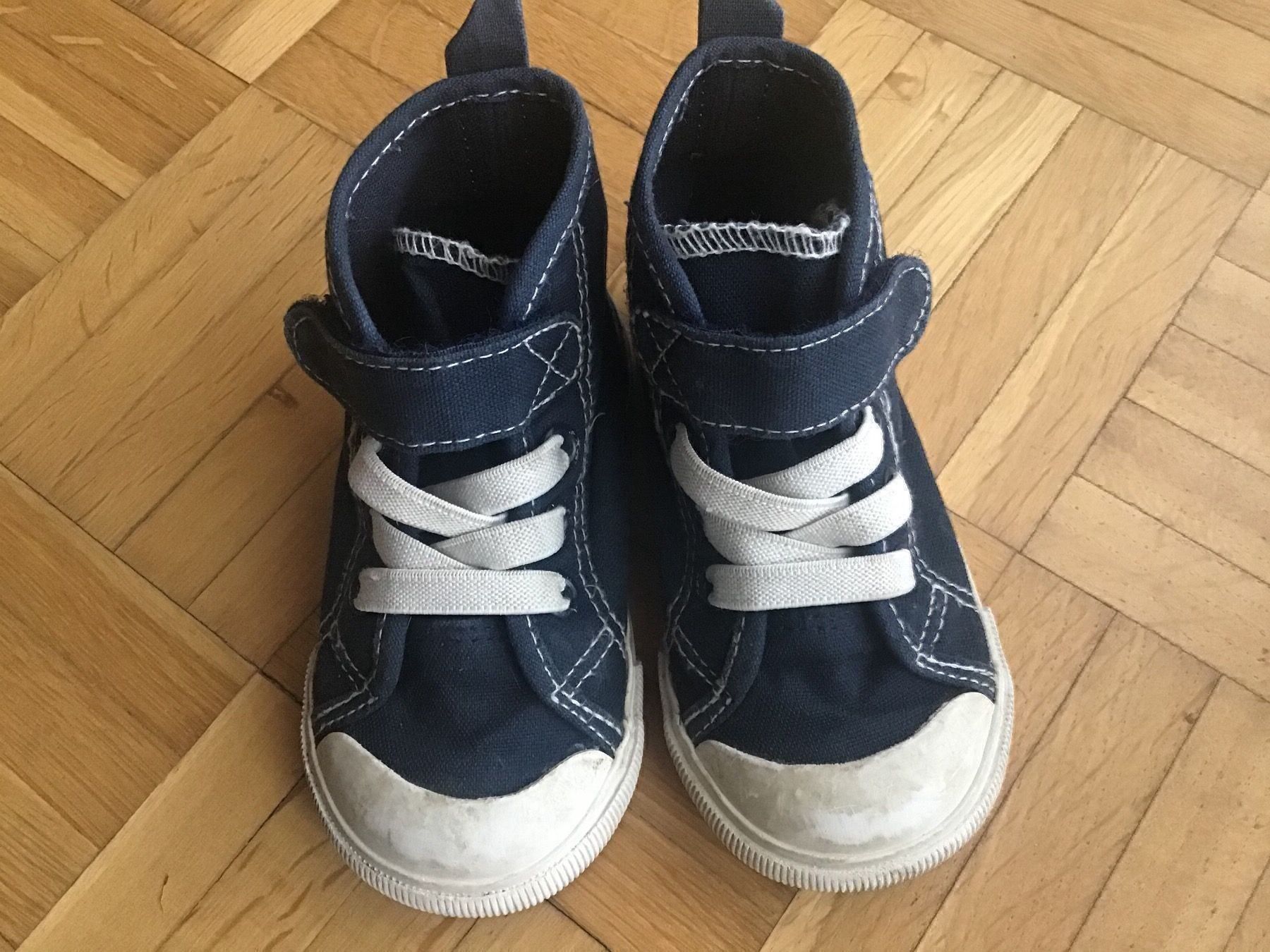 H&M Scarpe per ragazze: Stoffschuhe von H&M Grösse 20/21 – Usato da Emmenbrücke venduto da Hathor123