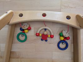 Spielbogen aus Holz mit bunten Figuren gebraucht guter Zu...