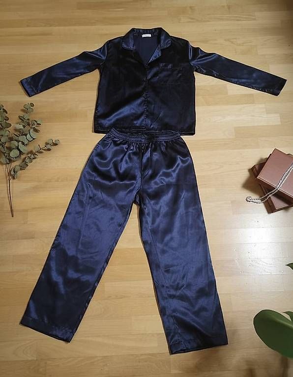 Negligees & Pigiami: Pyjama-Set aus Satin, dunkelblau – Nuovo (secondo la descrizione) da Zürich venduto da ale_xxz7 2