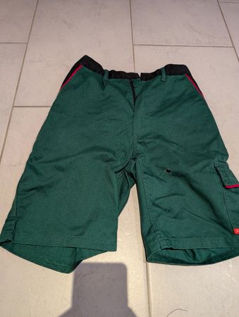 Grüne kurze Arbeitshose, Shorts, Grösse S,