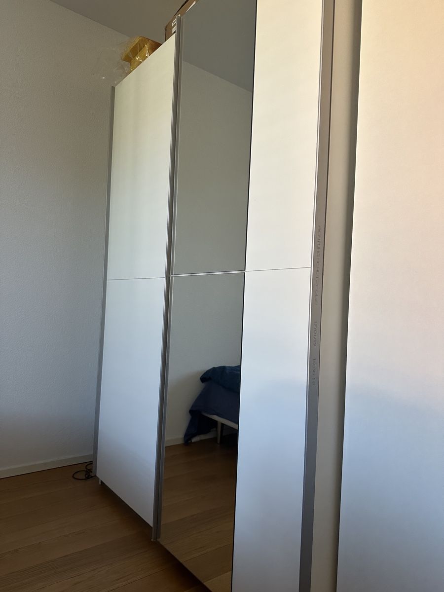 Garderobe: White Wardrobe with Sliding Mirror Doors – Gebraucht aus Gattikon von Sarahs_Schatzkammer 1
