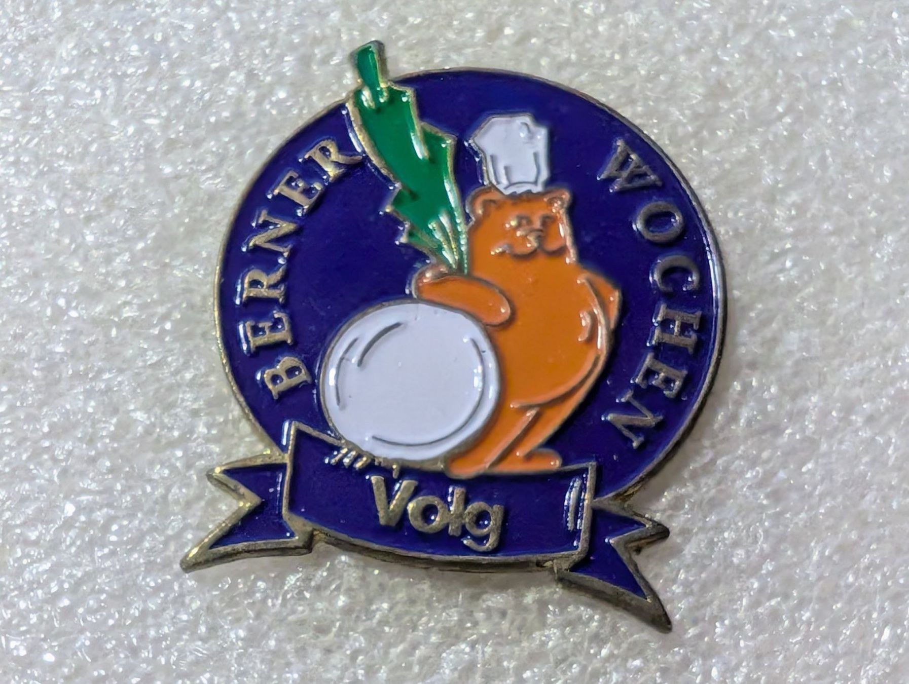 Plaketten & Abzeichen: Ansteckpin 108: Volg Berner Wochen – Gebraucht aus Oppligen von Pin-Fall-Shop