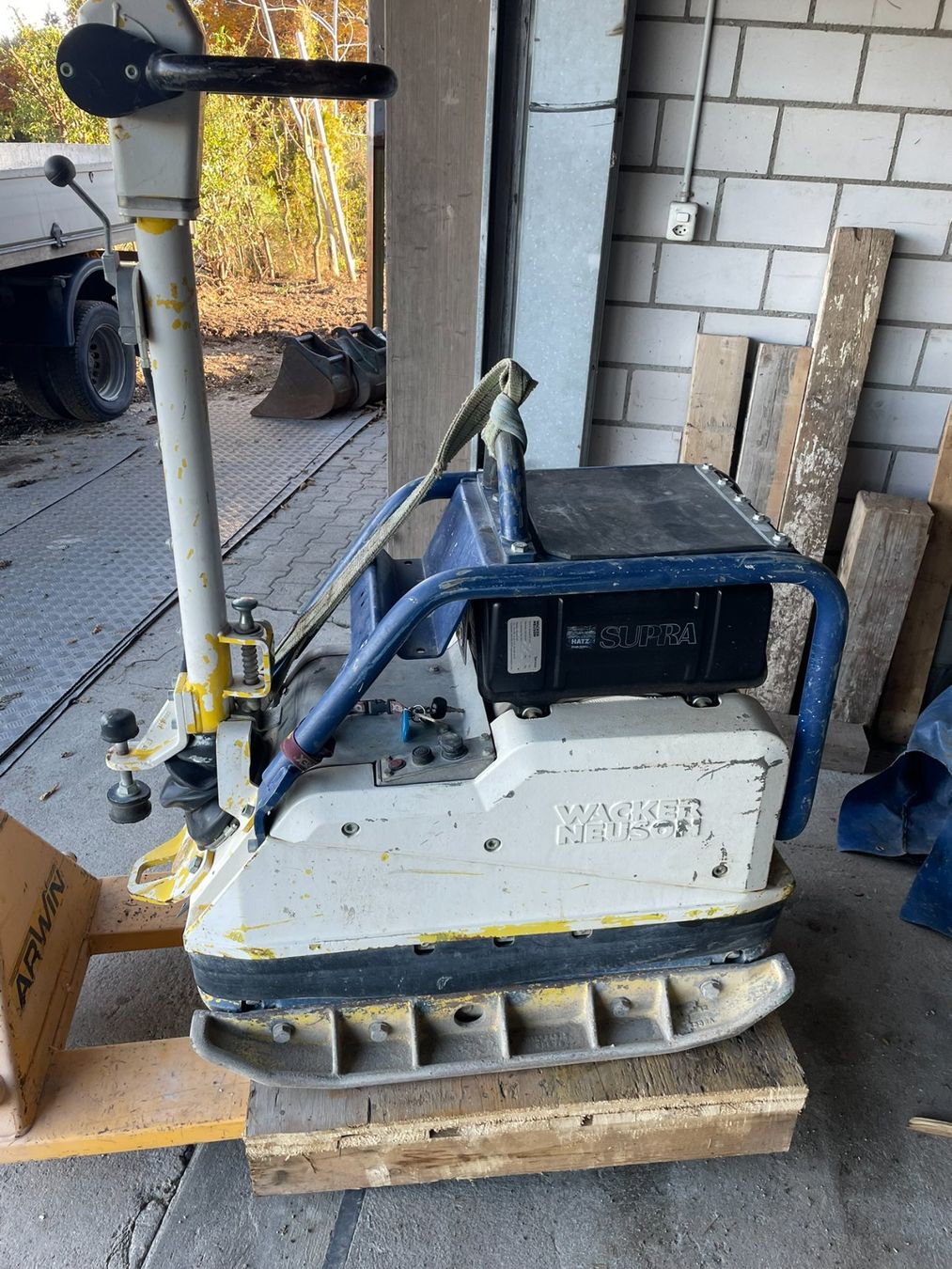 Wacker Neuson Tutte le macchine: Plattenvibrator Wacker – Usato da Mönchaltorf venduto da hubi2000