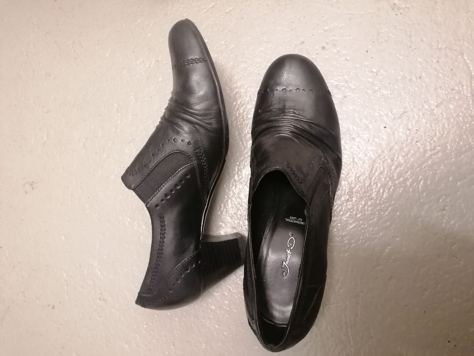 Chaussures femmes: Schwarze Schuhe mit Absatz Gr. 38 – D'occasion à Nänikon par Manta87