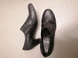 Schwarze Schuhe mit Absatz Gr. 38