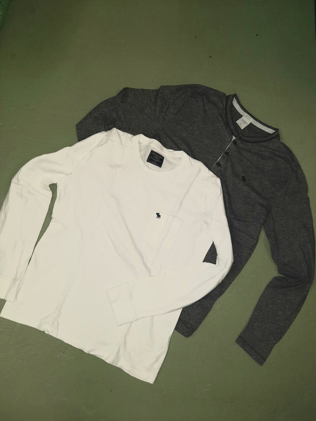 Abercrombie Pullover & Sweatshirts: 2x Abercrombie Shirt – Gebraucht aus Niederglatt ZH von Bobsli