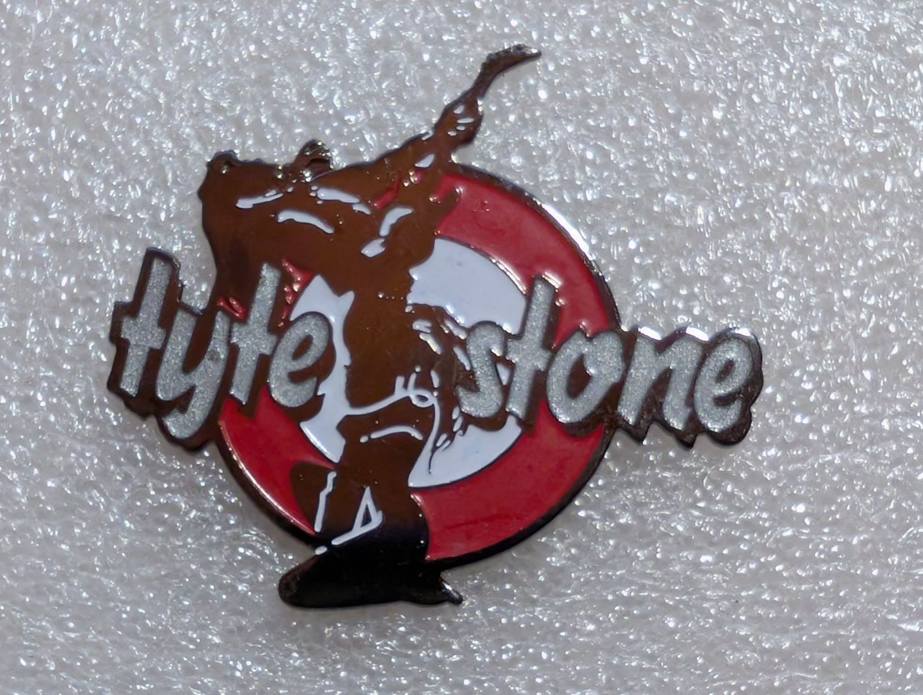 Plaketten & Abzeichen: Ansteckpin 148: Tyte Stone – Gebraucht aus Oppligen von Pin-Fall-Shop