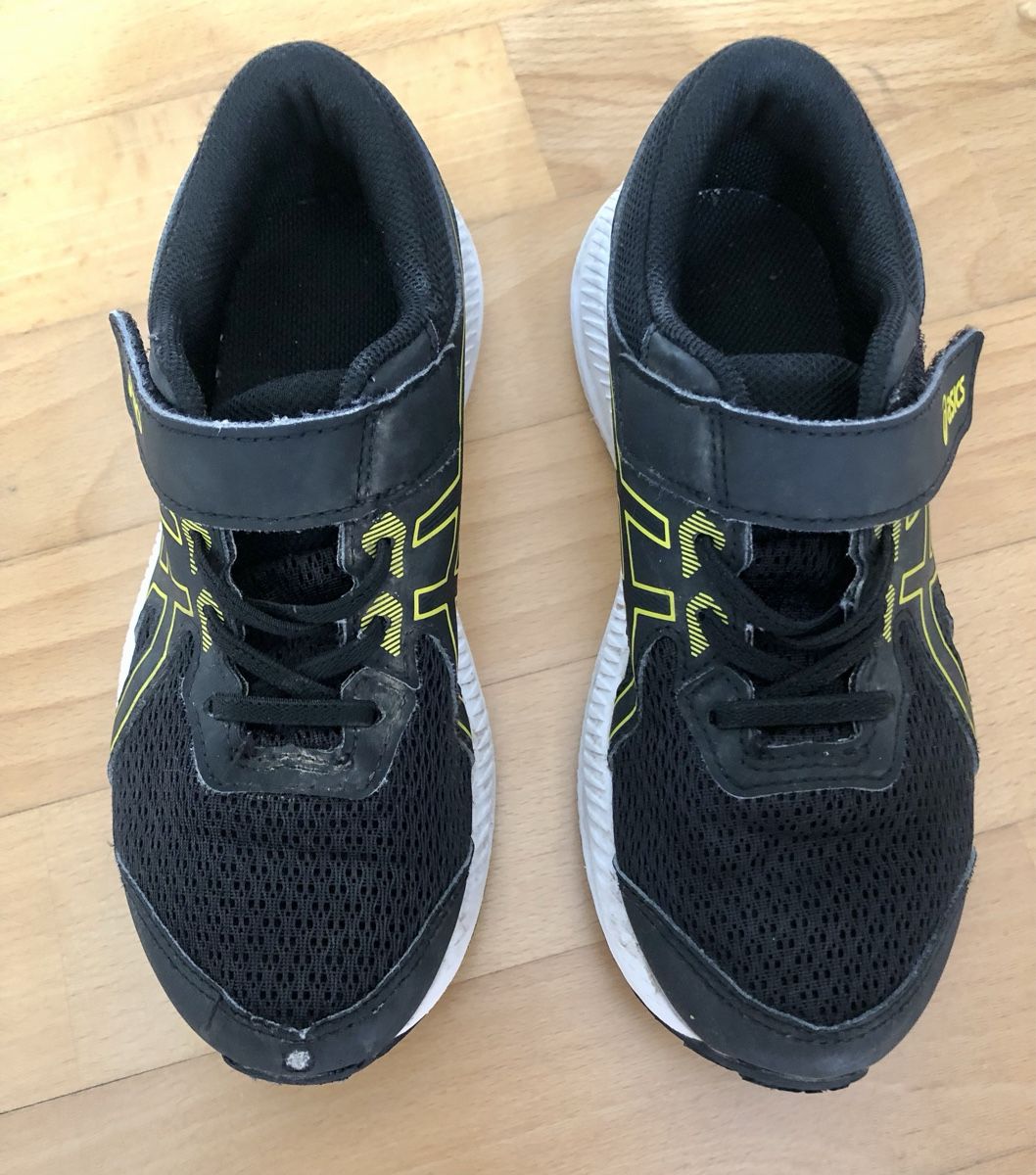 Asics Scarpe da uomo: Asics Contend 32.5 – Usato da Zürich venduto da Majleen