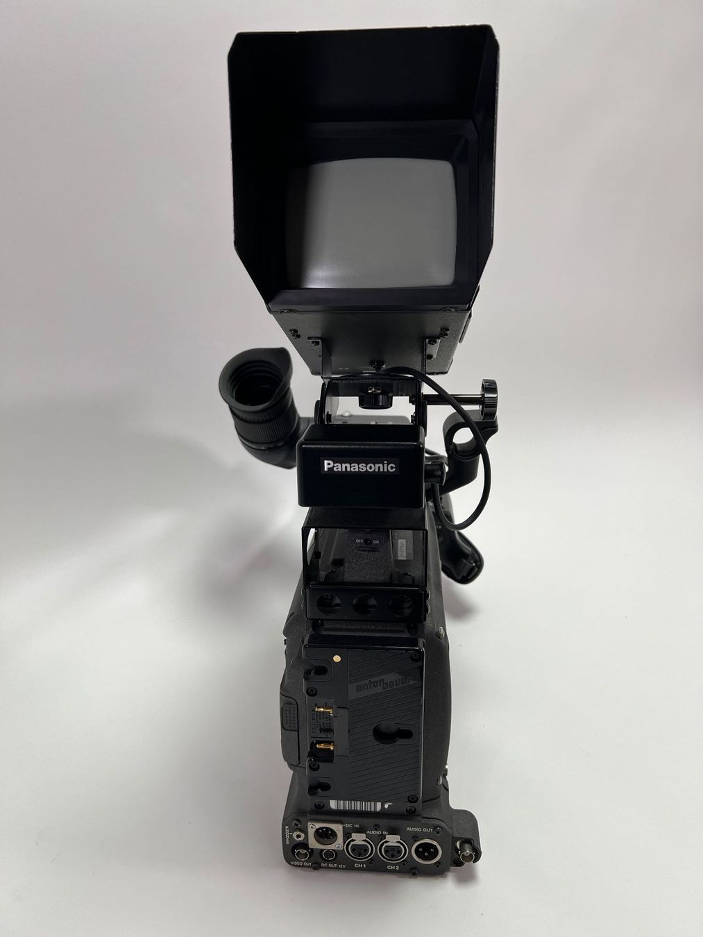 Panasonic Caméscopes: Panasonic AJ-D700E DVCPRO Camcorder mit Studiomonitor – D'occasion à Zürich par Summton 2