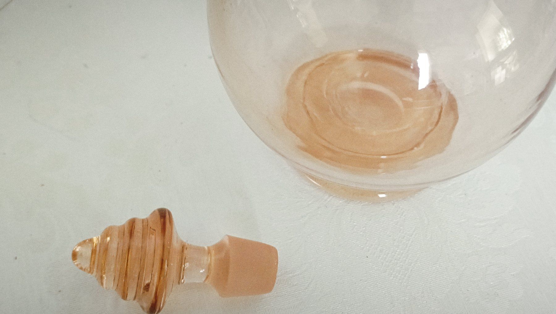 Bottiglie: Vintage Glas Flasche rosa – Usato da Zürich venduto da Jul69 2