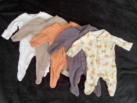 5 süsse Pyjamas (Gr. 56) – ideal für den ersten Monat