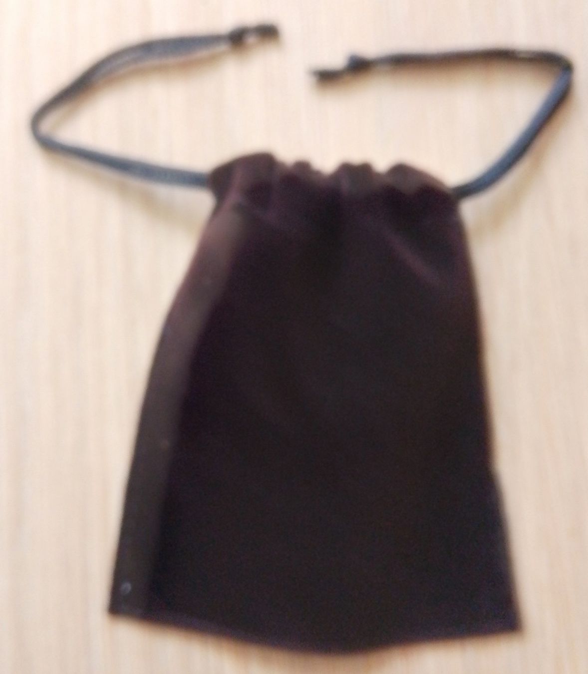 Taschen: Schwarzer Samtbeutel 8,2 x 6,7 cm mit Zugschnur – Neu (gemäss Beschreibung) aus Wohlen AG von salamanderspielwaren 2