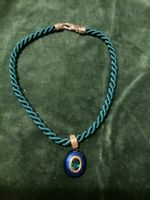 Halskette Kordel 20cm grün mit blauem Anhänger gebraucht
