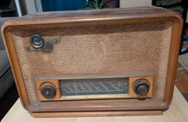 Belle Radio Paillard fabriquée à Yverdon en Suisse