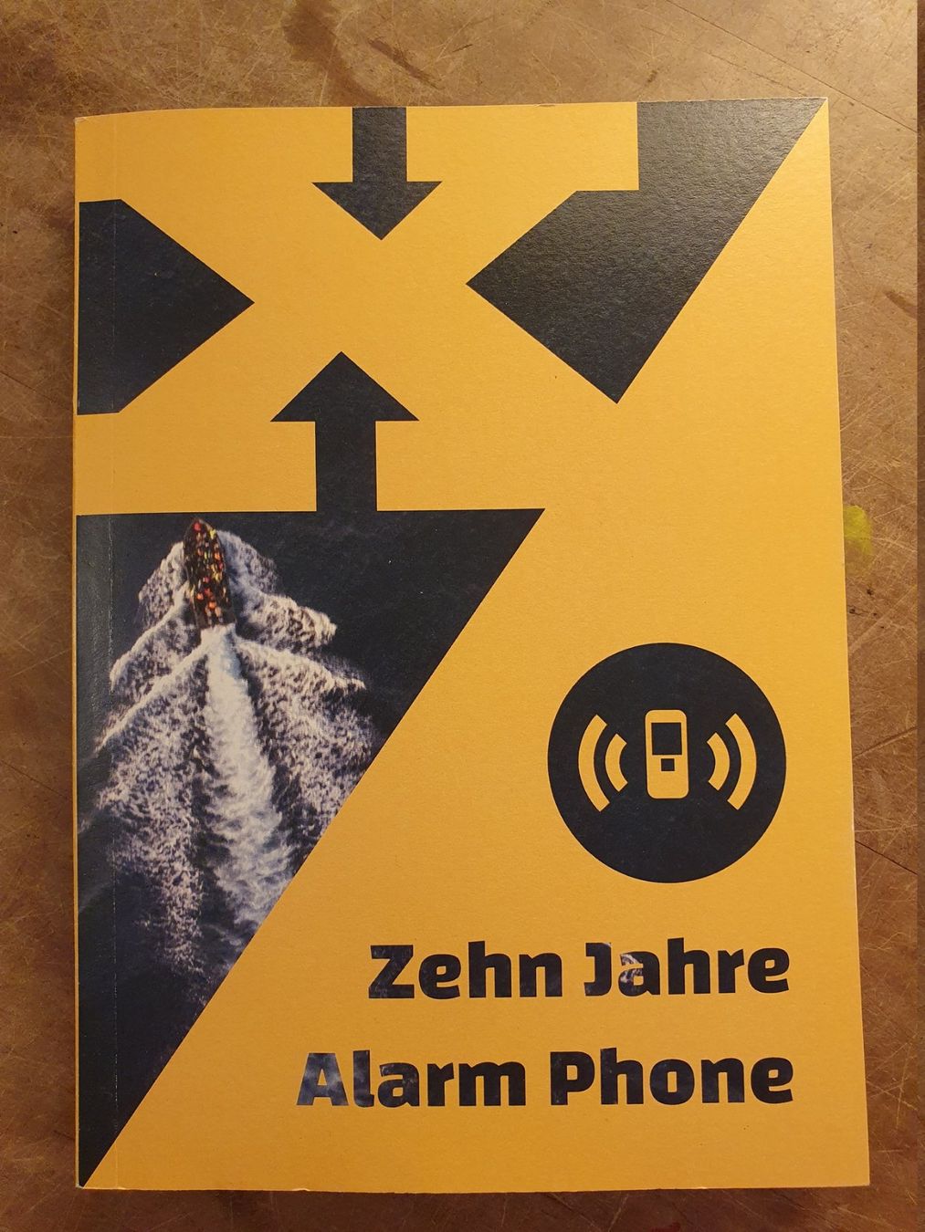 Libri: Zehn jahre Alarmphone - – Usato da Zürich venduto da loosebone