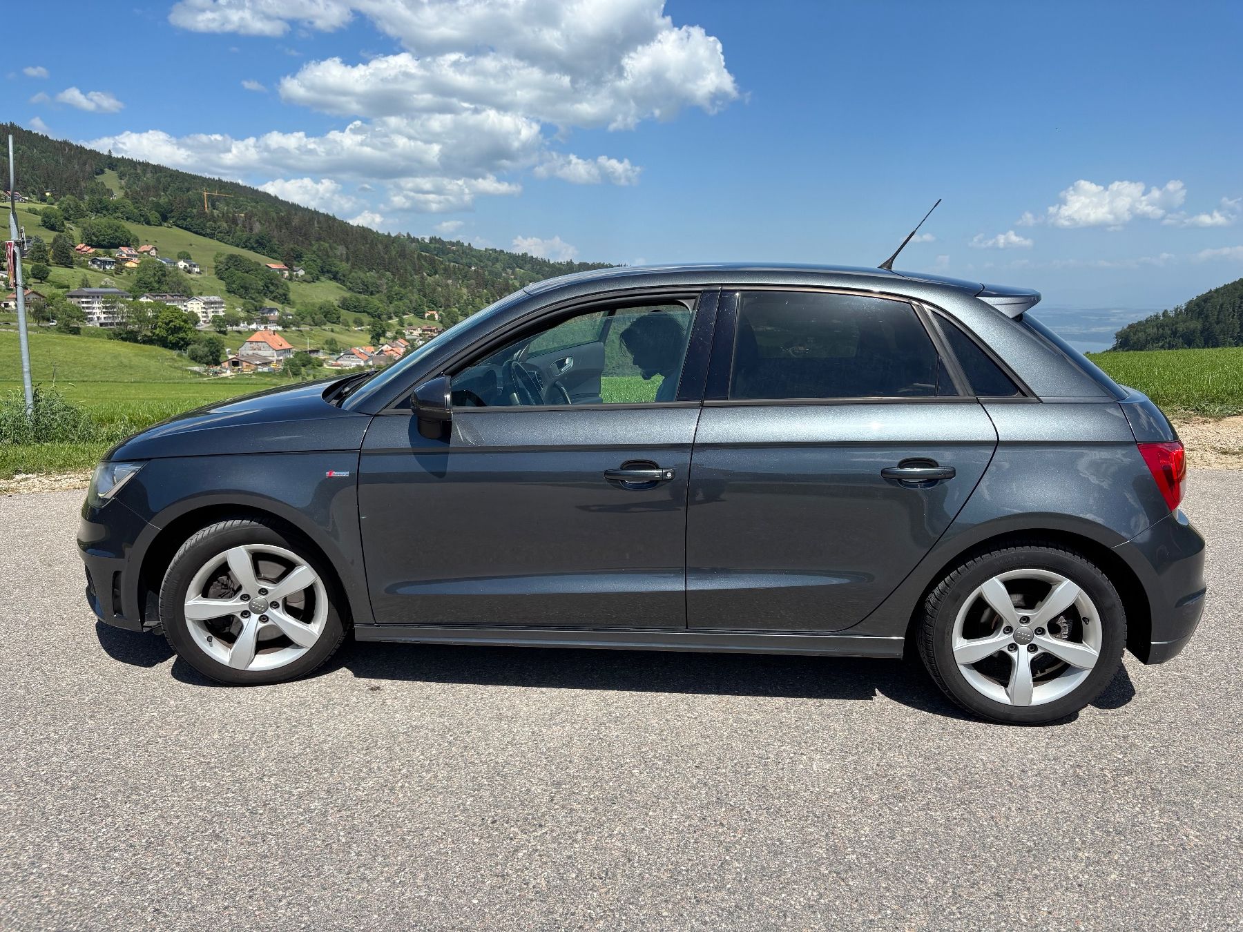 Audi Automobili: Audi A1 S-line 1.4L de 2013 122ch – Usato da Ste-Croix venduto da jac_zf8r 1