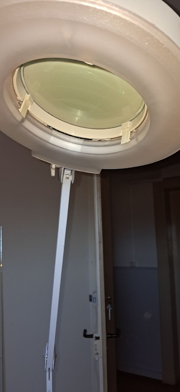 Lampade: Kosmetik- Ständerlampe mit Lupe – Usato da Gerlafingen venduto da kaple
