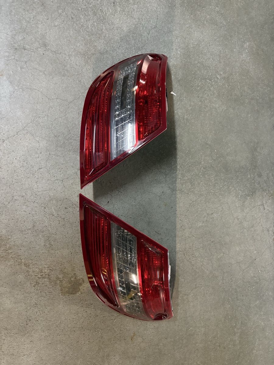 Mercedes-Benz Tutti pezzi di ricambio auto: Rückleuchen W204 – Usato da Luterbach venduto da lab_y6xy 2