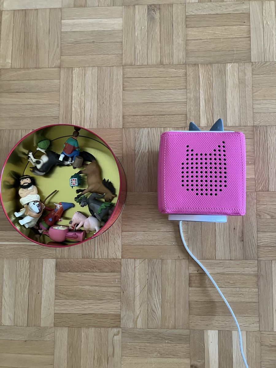 Giochi: Toonie Box mit Ladegerät und Figuren – Usato da Gattikon venduto da Oetti1 2